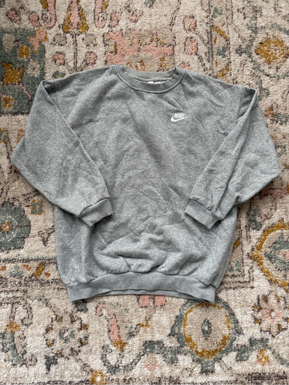 Nike Sportswear Club Fleece Big Kids' Oversized Sweatshirt Heather Gray Size L